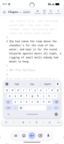 Focus mode on an Android phone: the sentence being written stays lit, the rest of the page dims.